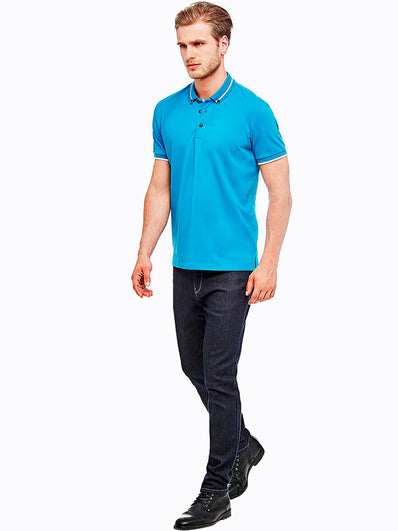 Button collar polo shirt